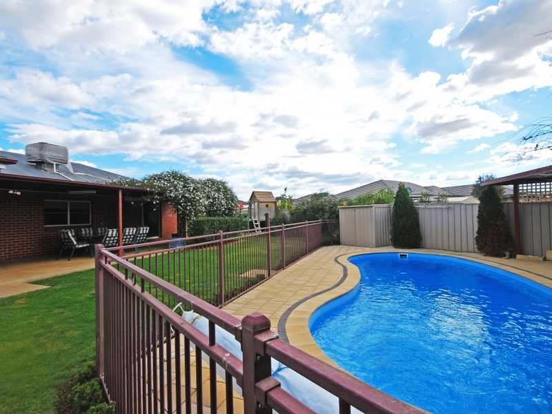 5 Garru Place, Glenfield Park NSW 2650