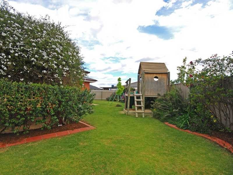 5 Garru Place, Glenfield Park NSW 2650