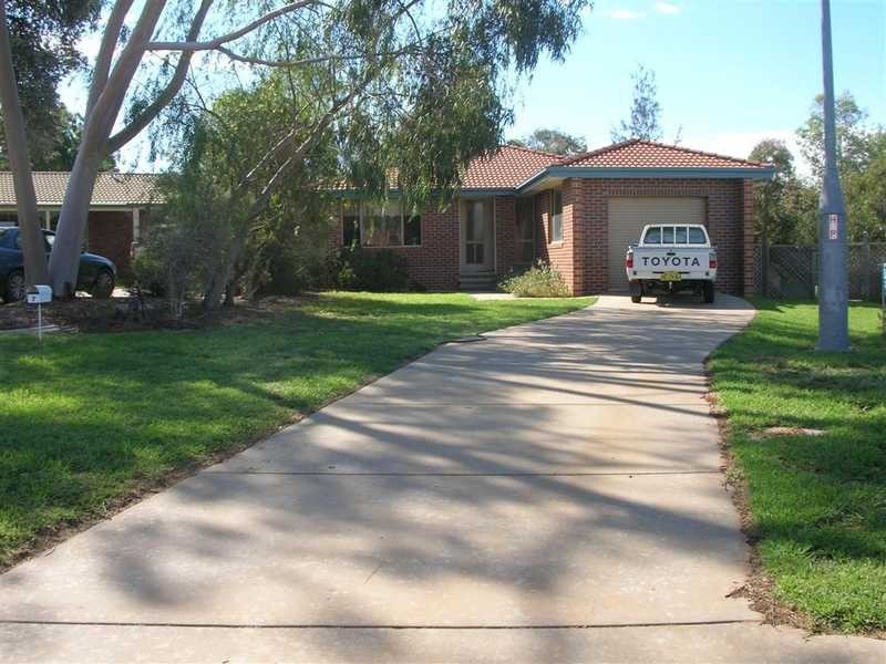 7 Matheson Place, Estella NSW 2650