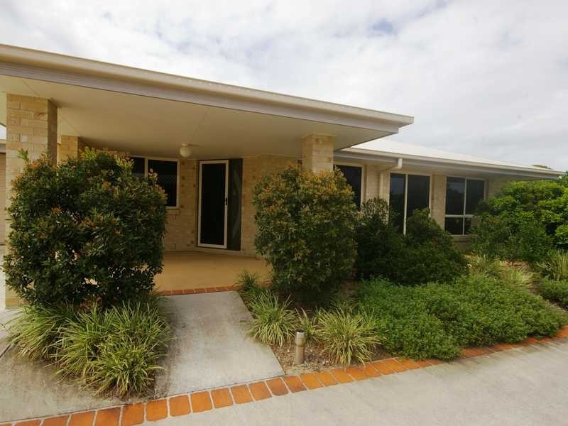 Unit 5/3-5 Weeroona Avenue, Beachmere QLD 4510