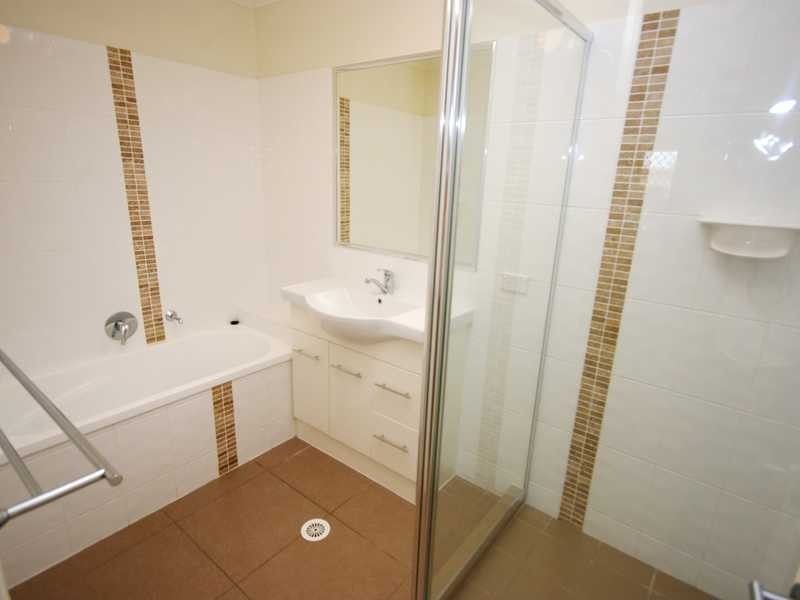 Unit 5/3-5 Weeroona Avenue, Beachmere QLD 4510