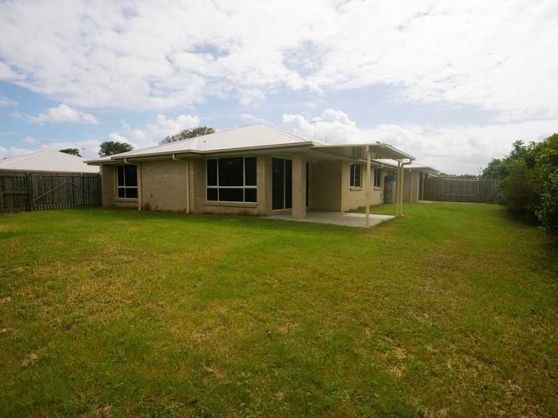 Unit 5/3-5 Weeroona Avenue, Beachmere QLD 4510