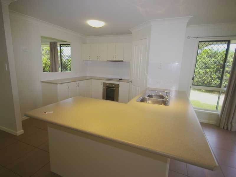 Unit 5/3-5 Weeroona Avenue, Beachmere QLD 4510