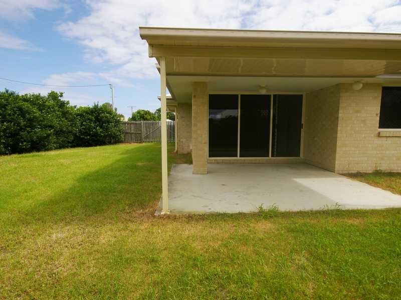 Unit 5/3-5 Weeroona Avenue, Beachmere QLD 4510