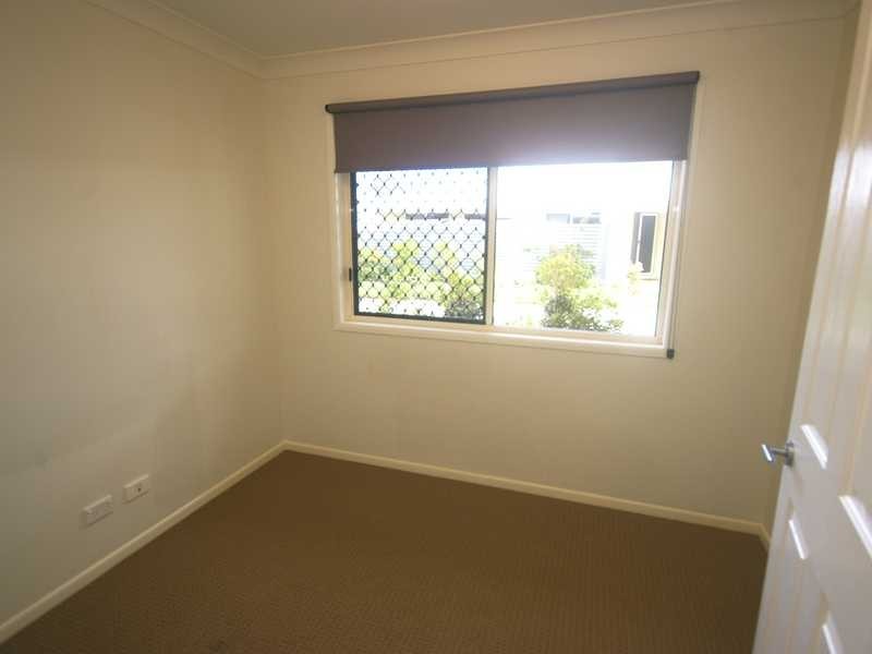 Unit 5/3-5 Weeroona Avenue, Beachmere QLD 4510