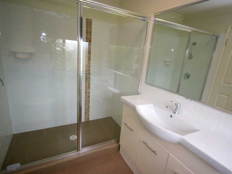 Unit 5/3-5 Weeroona Avenue, Beachmere QLD 4510