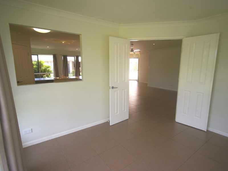 Unit 5/3-5 Weeroona Avenue, Beachmere QLD 4510