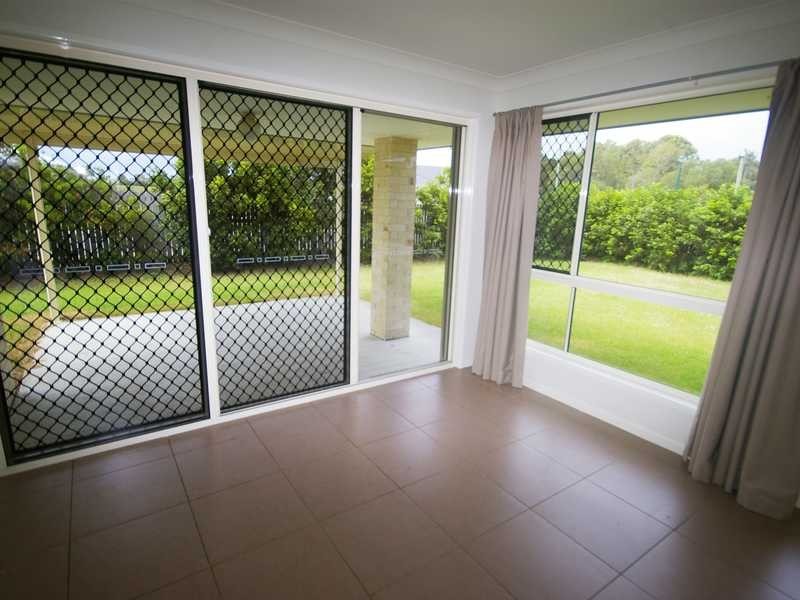 Unit 5/3-5 Weeroona Avenue, Beachmere QLD 4510