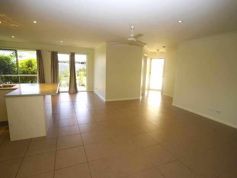 Unit 5/3-5 Weeroona Avenue, Beachmere QLD 4510