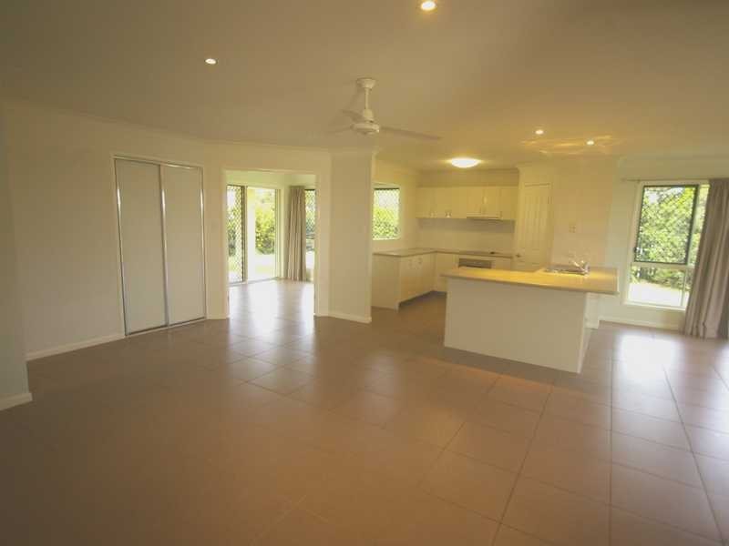 Unit 5/3-5 Weeroona Avenue, Beachmere QLD 4510