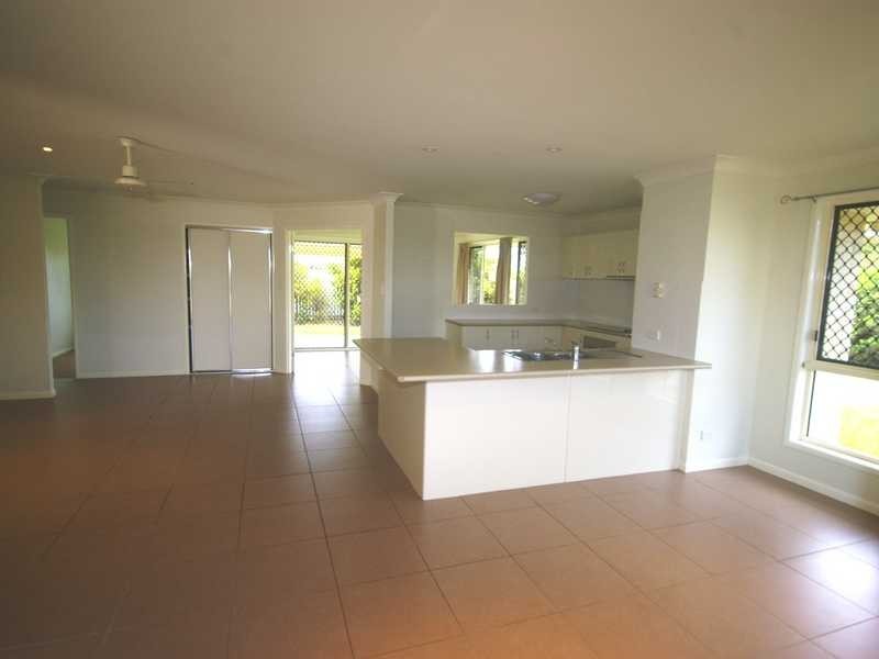 Unit 5/3-5 Weeroona Avenue, Beachmere QLD 4510