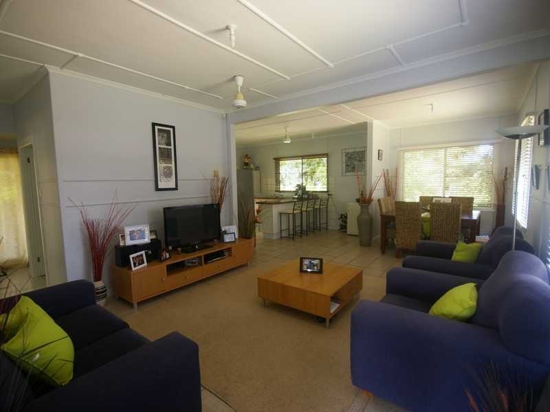 860 Beachmere Road, Beachmere QLD 4510