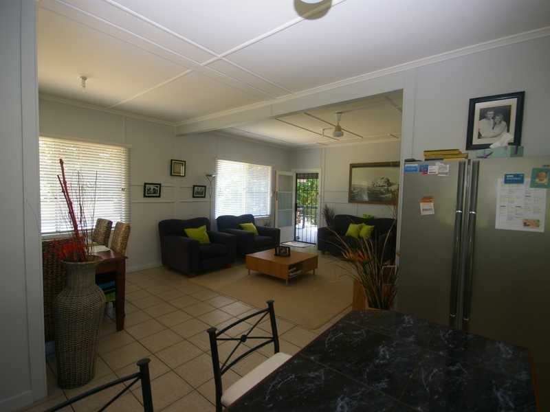 860 Beachmere Road, Beachmere QLD 4510