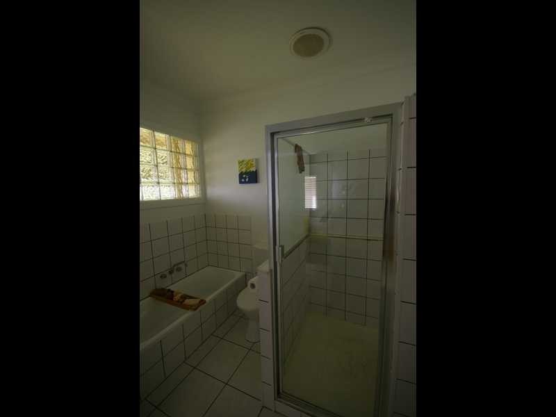 860 Beachmere Road, Beachmere QLD 4510