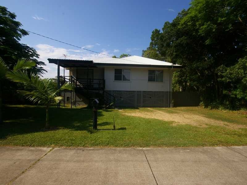 860 Beachmere Road, Beachmere QLD 4510