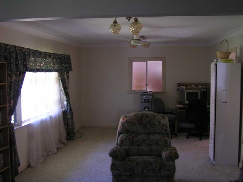 379 Beachmere Road, Beachmere QLD 4510