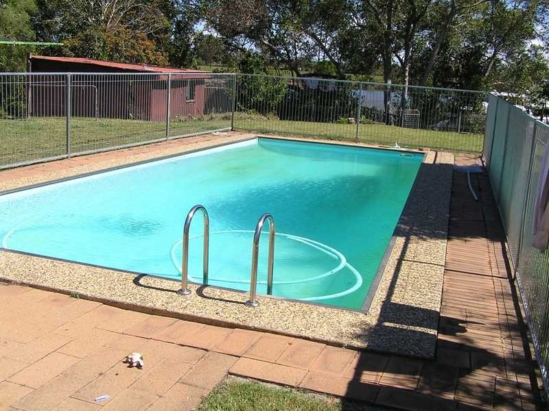 379 Beachmere Road, Beachmere QLD 4510