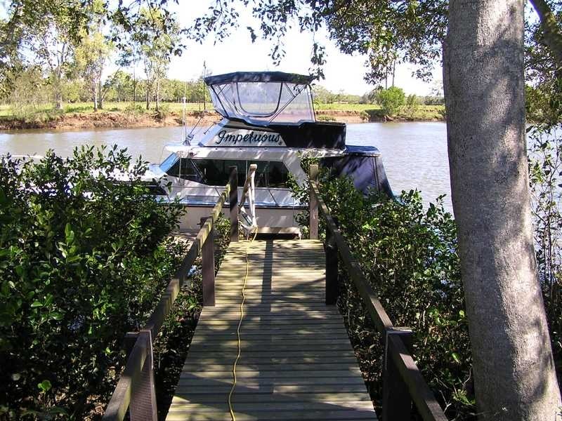 379 Beachmere Road, Beachmere QLD 4510