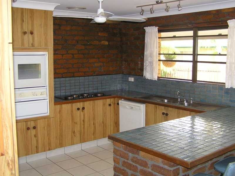 4 Gillian Street, Beachmere QLD 4510