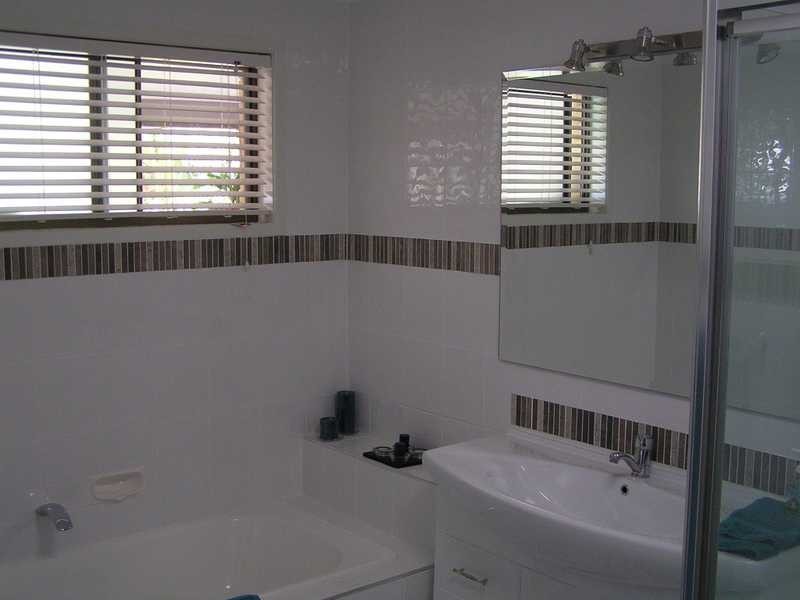 4 Gillian Street, Beachmere QLD 4510