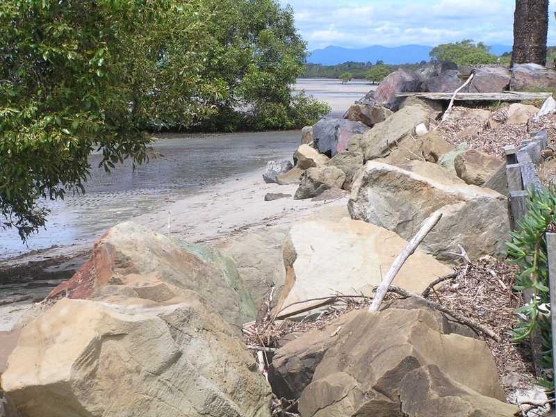 14 Bayside Drive, Beachmere QLD 4510