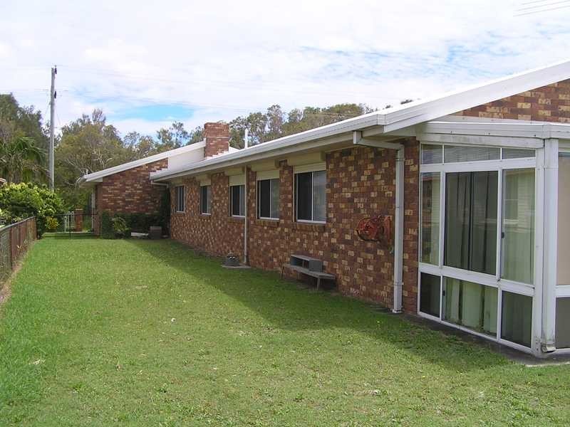 14 Bayside Drive, Beachmere QLD 4510