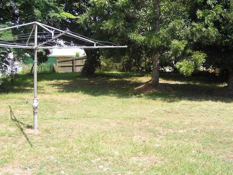 14 Lalroy Street, Beachmere QLD 4510