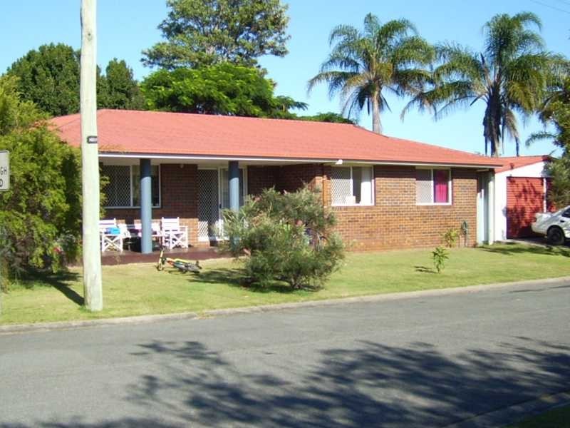 10 Moatah Drive, Beachmere QLD 4510
