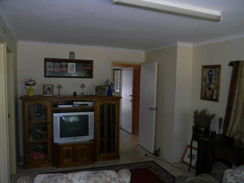 10 Moatah Drive, Beachmere QLD 4510