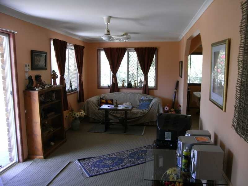 10 Moatah Drive, Beachmere QLD 4510