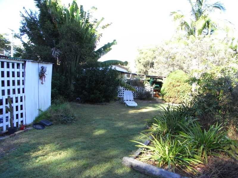 1 Savage Street, Beachmere QLD 4510