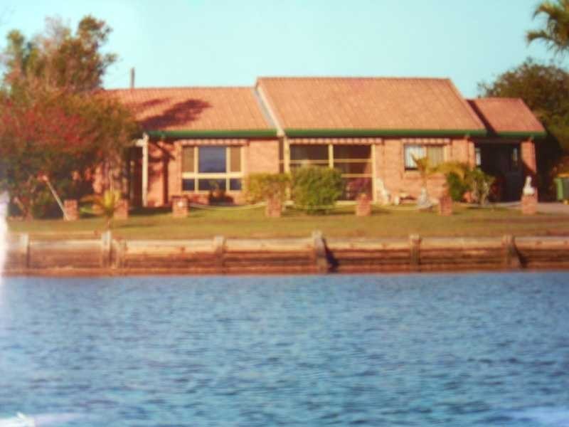 3 Timothy Esplanade, Beachmere QLD 4510