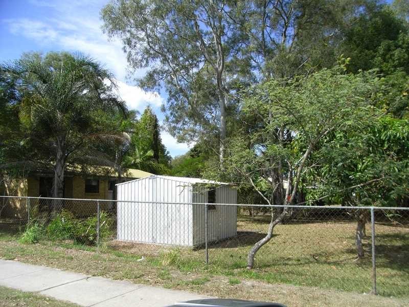 18 Progress Ave, Beachmere QLD 4510