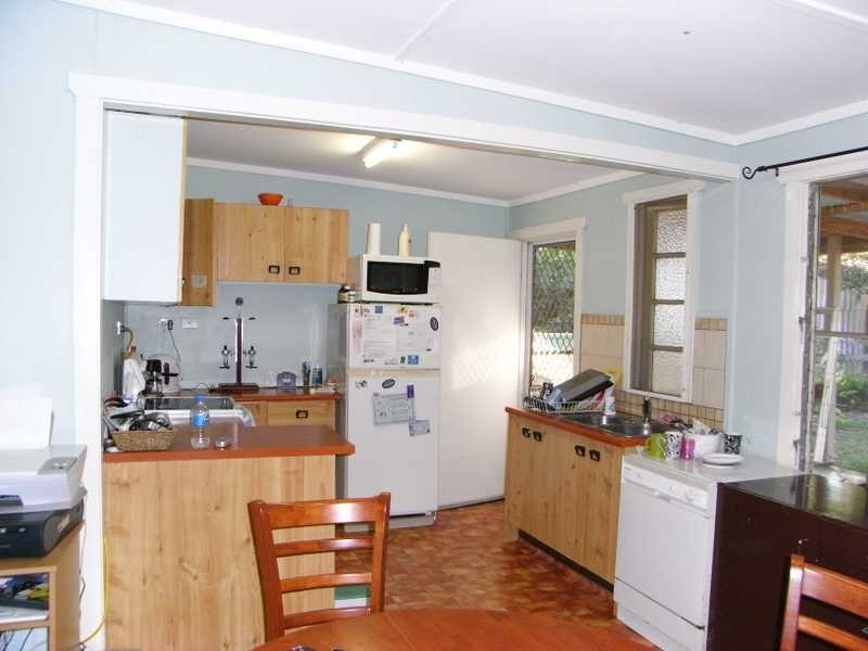 9 Amies Street, Beachmere QLD 4510