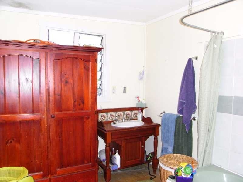 9 Amies Street, Beachmere QLD 4510