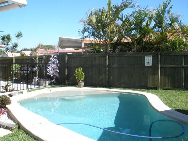 2 Spray Court, Beachmere QLD 4510