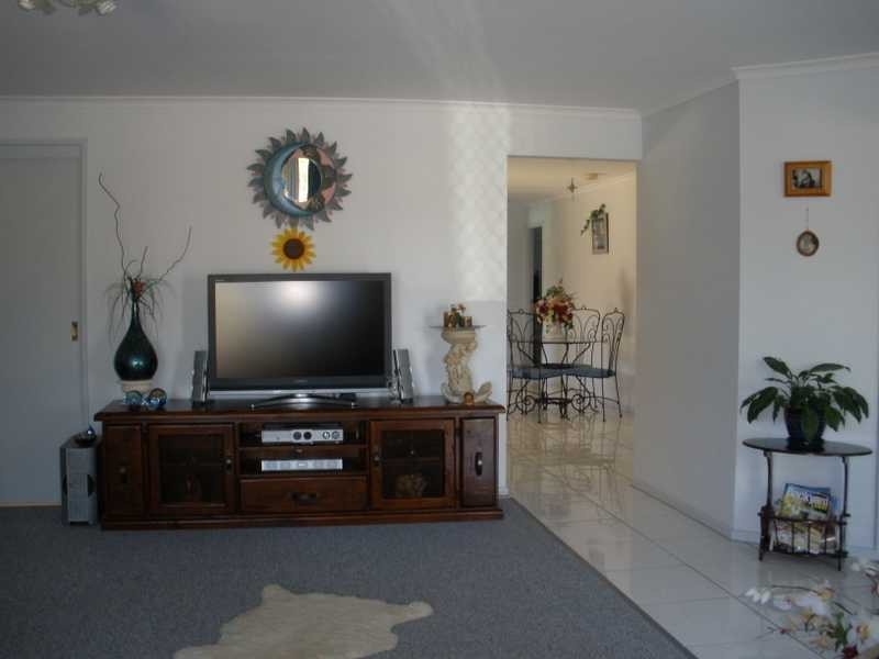 2 Spray Court, Beachmere QLD 4510