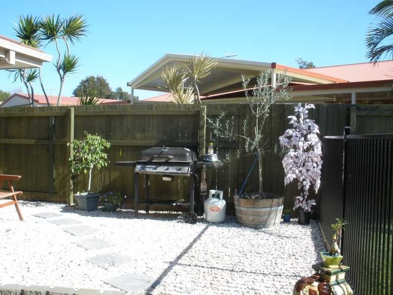 2 Spray Court, Beachmere QLD 4510