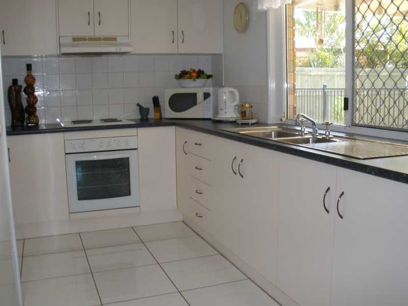 2 Spray Court, Beachmere QLD 4510