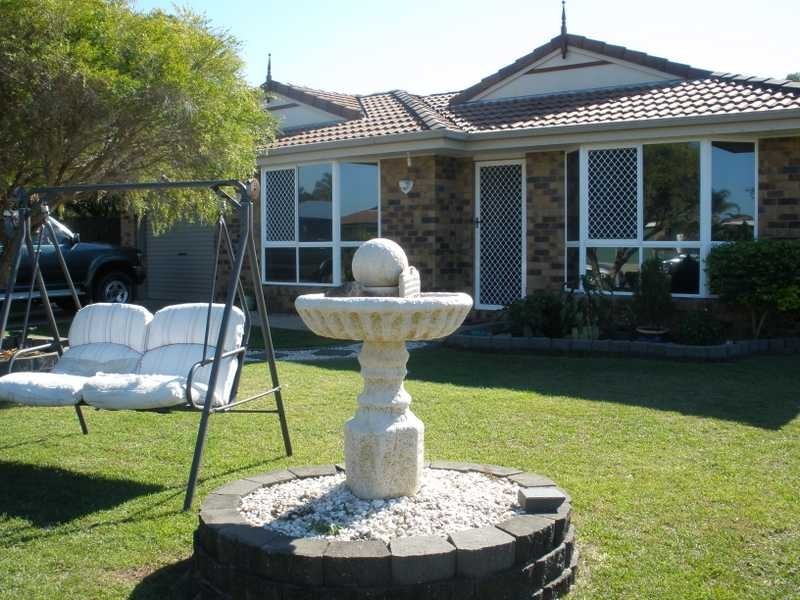 2 Spray Court, Beachmere QLD 4510