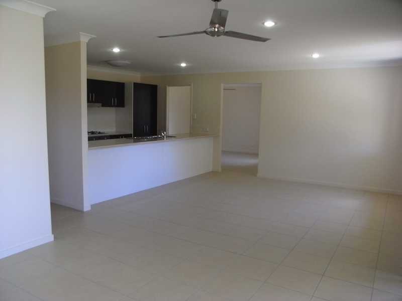 8 Dixon Court, Beachmere QLD 4510