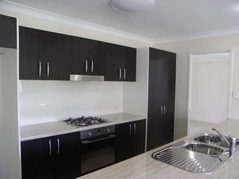 8 Dixon Court, Beachmere QLD 4510
