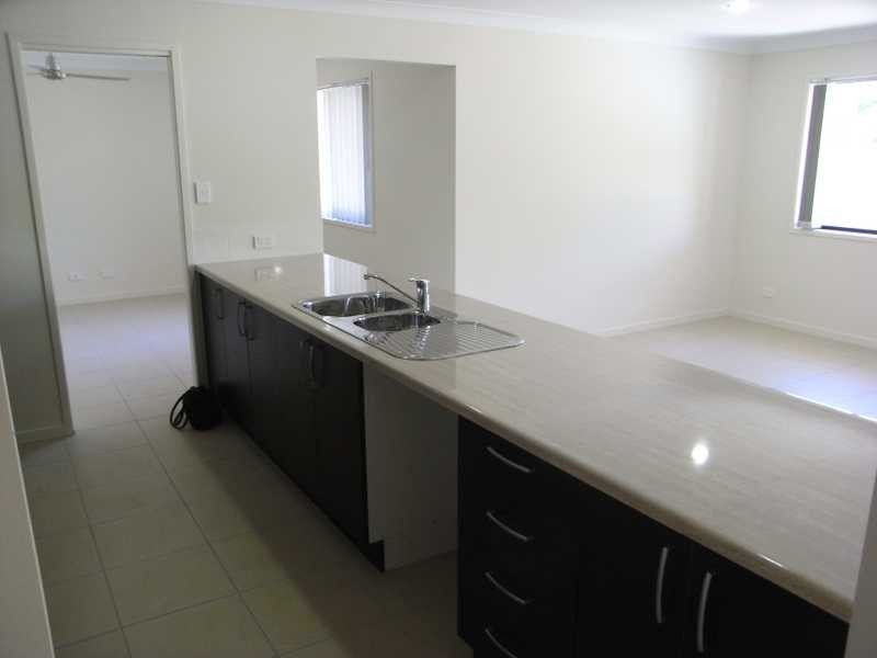 8 Dixon Court, Beachmere QLD 4510