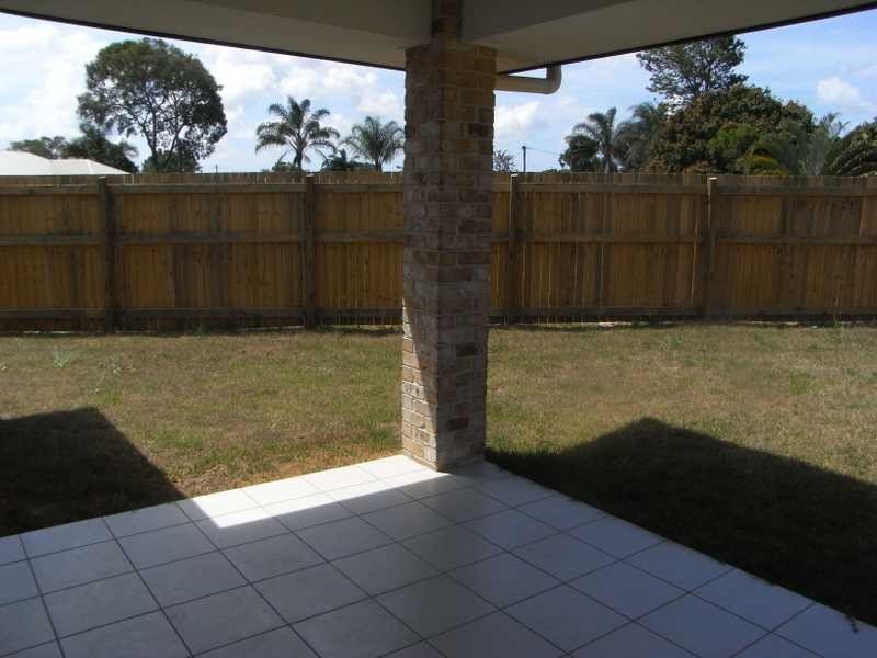 8 Dixon Court, Beachmere QLD 4510