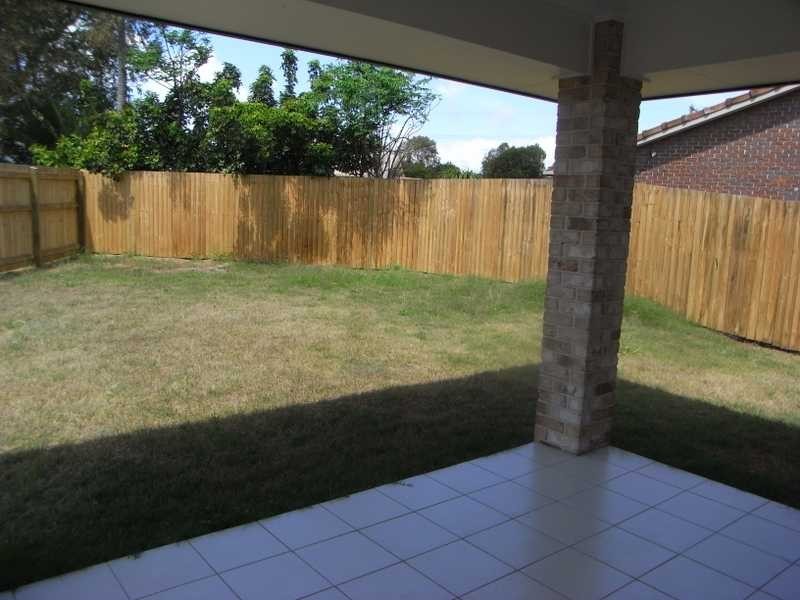 8 Dixon Court, Beachmere QLD 4510
