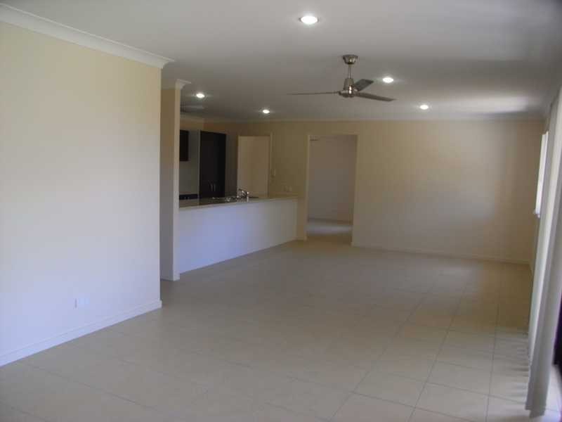 8 Dixon Court, Beachmere QLD 4510