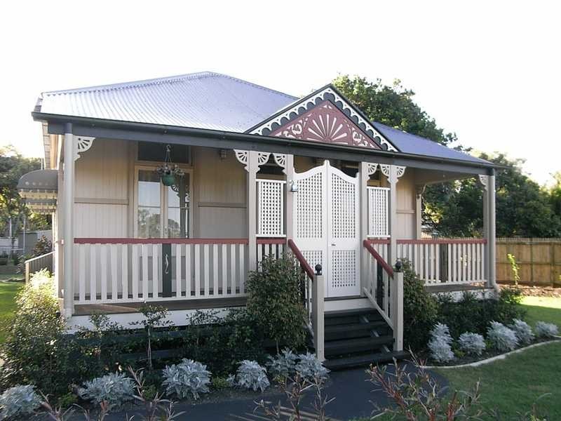 4 Moreton Tce, Beachmere QLD 4510