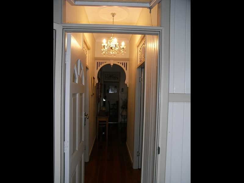 4 Moreton Tce, Beachmere QLD 4510