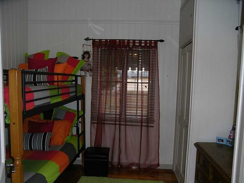 4 Moreton Tce, Beachmere QLD 4510