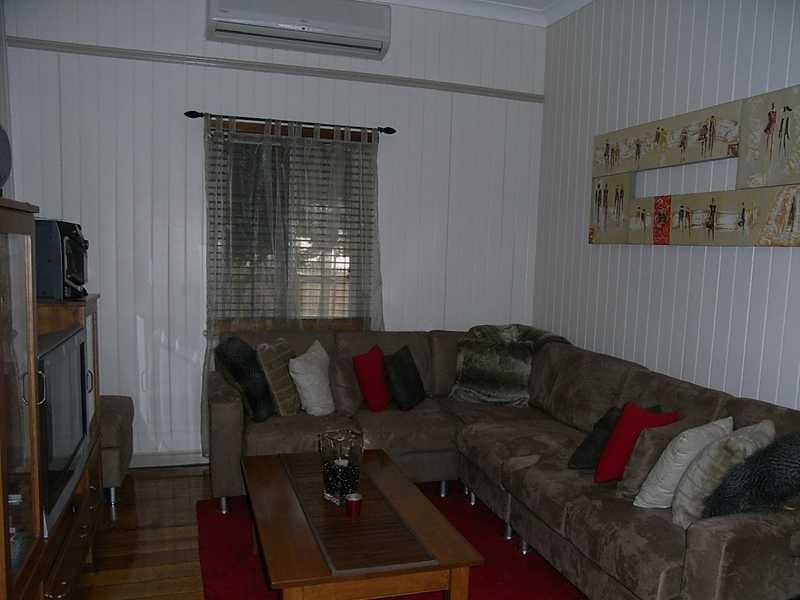 4 Moreton Tce, Beachmere QLD 4510